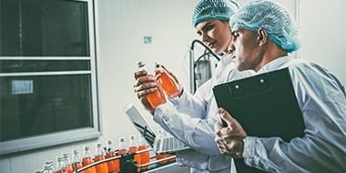 Image showing two researchers from F&B industry doing a quality audit